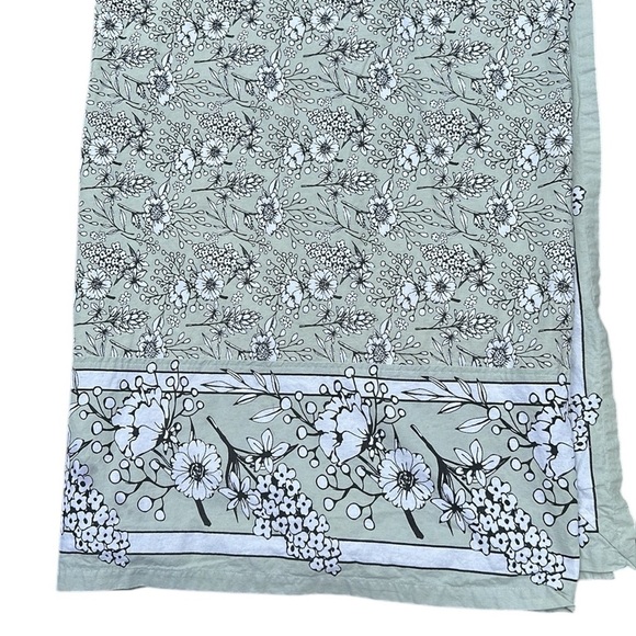 Mahogany Pale Green Floral Tablecloth Rectangle - Picture 3 of 3